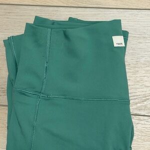 Vuori Women's Green Leggings